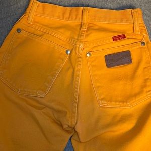 Say 0/34 but fit way more like a 00. They go about to your ankles. No stains!